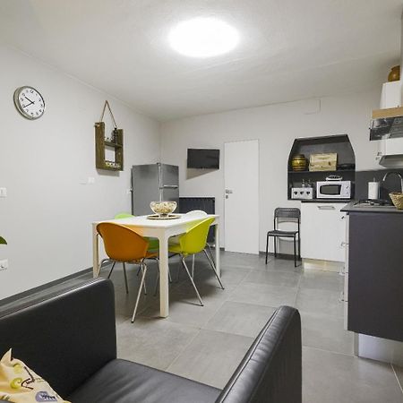 Casa Vacanze Vicolo Della Luna Ambra Εξωτερικό φωτογραφία